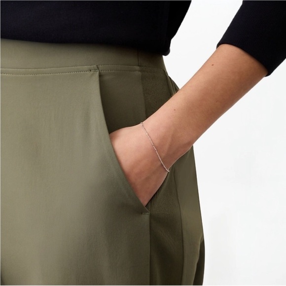 Athleta Brooklyn Mid Rise Ankle Pant NWOT 6 in color Moss - Picture 5 of 10